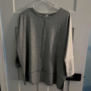New with tags 3/4 sleeve thin sweatshirt